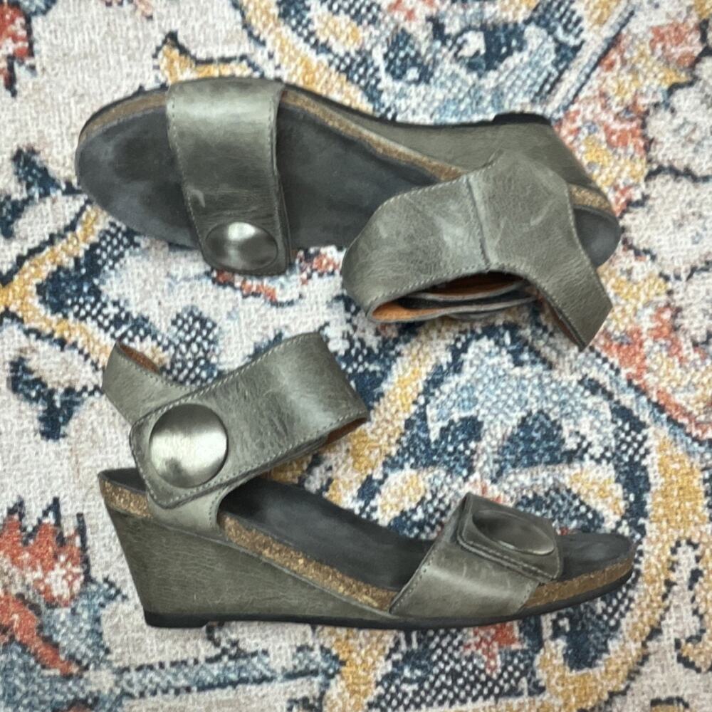 Taos Carousel 2 Gray Leather Wedge Sandals Size 37 Fits Like 7